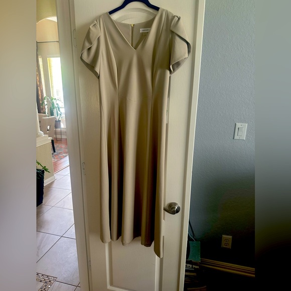 Calvin Klein size 8 dress with tulip sleeves - Picture 1 of 2
